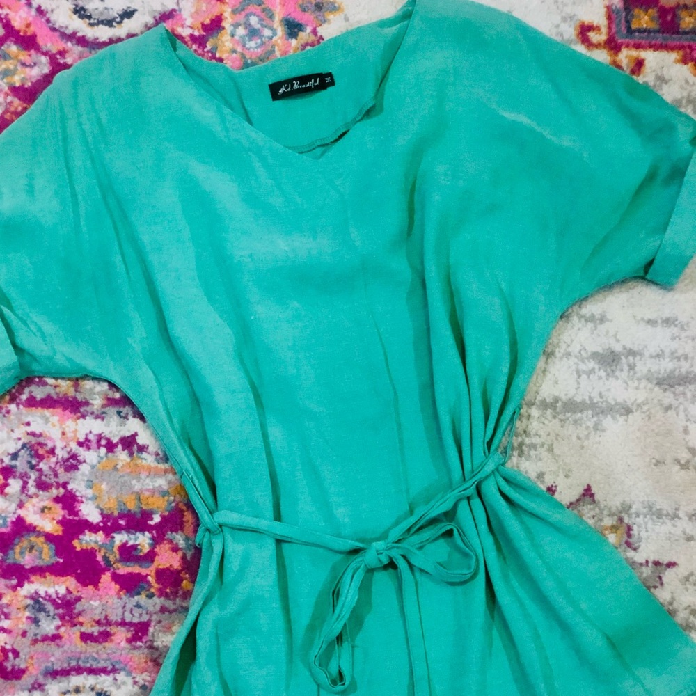Belted V-neck tunic in green